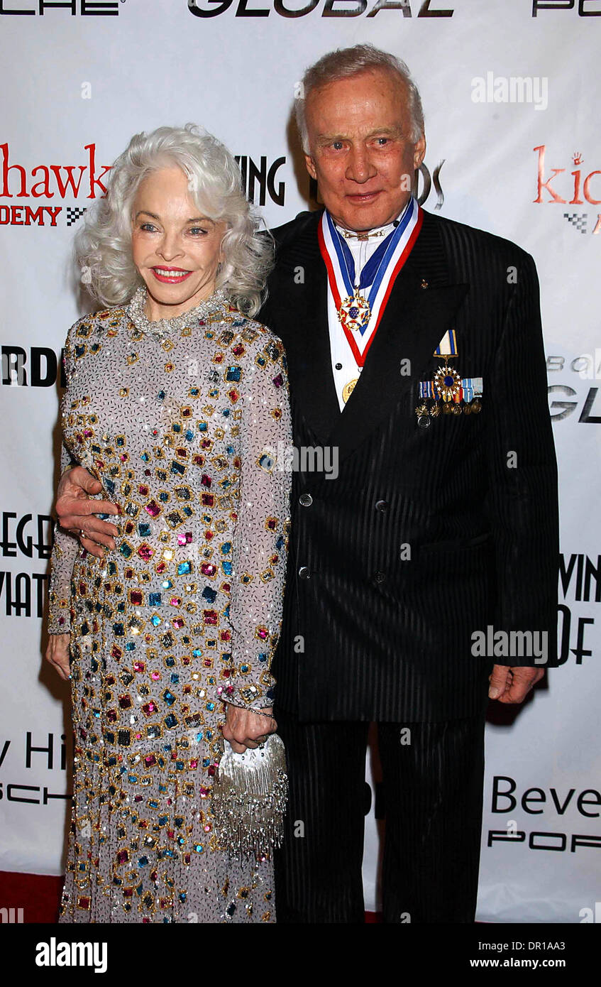 BUZZ ALDRIN & Frau besuchen die lebenden Legenden Of.AVIATION AWARDS im BEVERLY HILTON HOTEL IN. BEVERLY HILLS, CA ON JANUAR 22,2009. I13887PR... FOTO VON PHIL ROACH-IPOL-GLOBE FOTOS. (Kredit-Bild: © Phil Roach/Globe Photos/ZUMAPRESS.com) Stockfoto