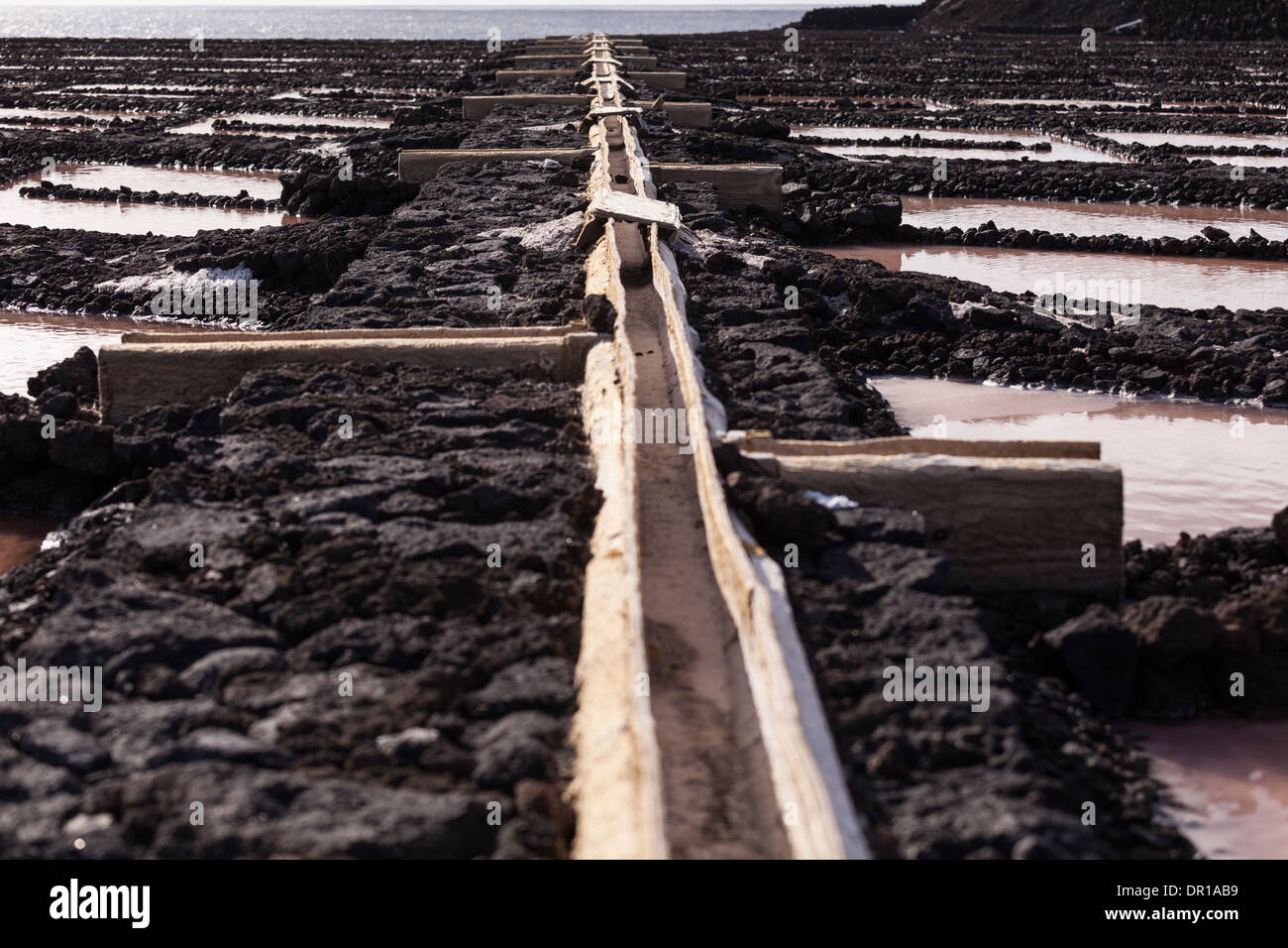 Salzwasser Teiche wo Meer Salz Produktion durch Entsalzung bei Fuencaliente, La Palma, Kanarische Inseln, Spanien durchgeführt wird, Stockfoto