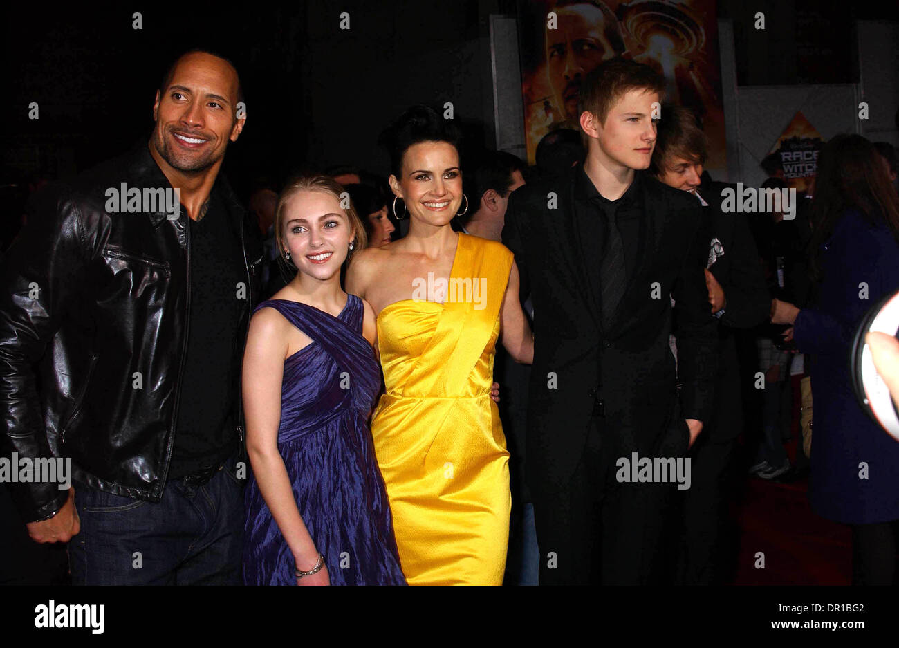 I13995PR. Die Premiere des "Race to Witch Mountain'' an der Chinese Theater, Hollywood Ca 03-11-2009.Photo von Phil Roach-Ipol-Globe Photos.ANNASOPHIA ROBB & ALEXANDER LUDWIG & CARLA GUGINO & DWAYNE JOHNSON '' der Fels" (Kredit-Bild: © Phil Roach/Globe Photos/ZUMAPRESS.com) Stockfoto