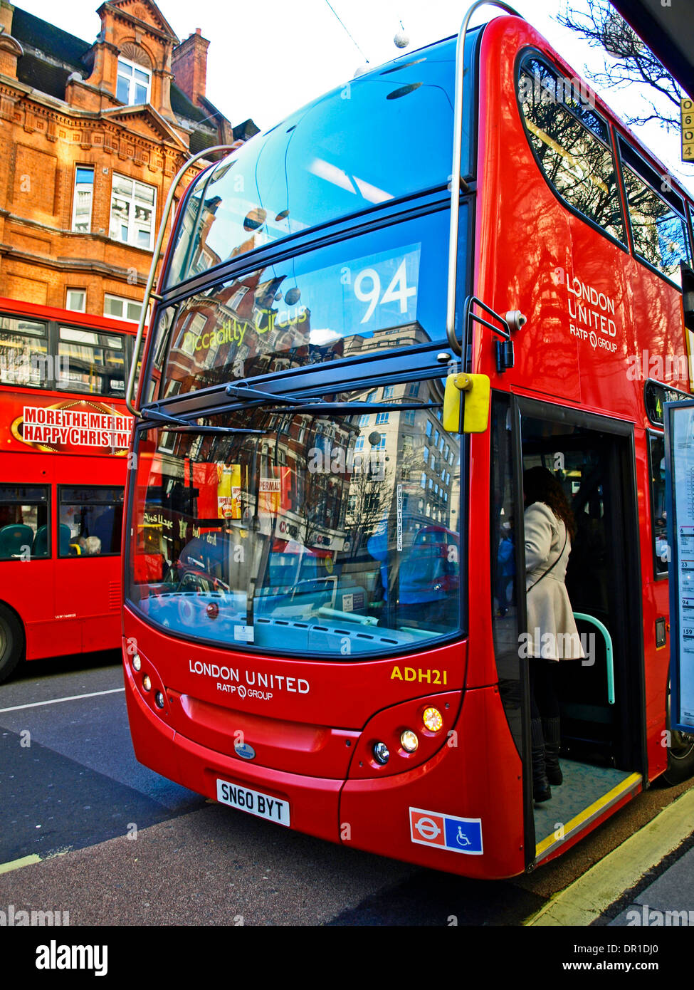 Doppeldecker-Busse auf der Oxford Street, City of Westminster, London, England, Vereinigtes Königreich Stockfoto