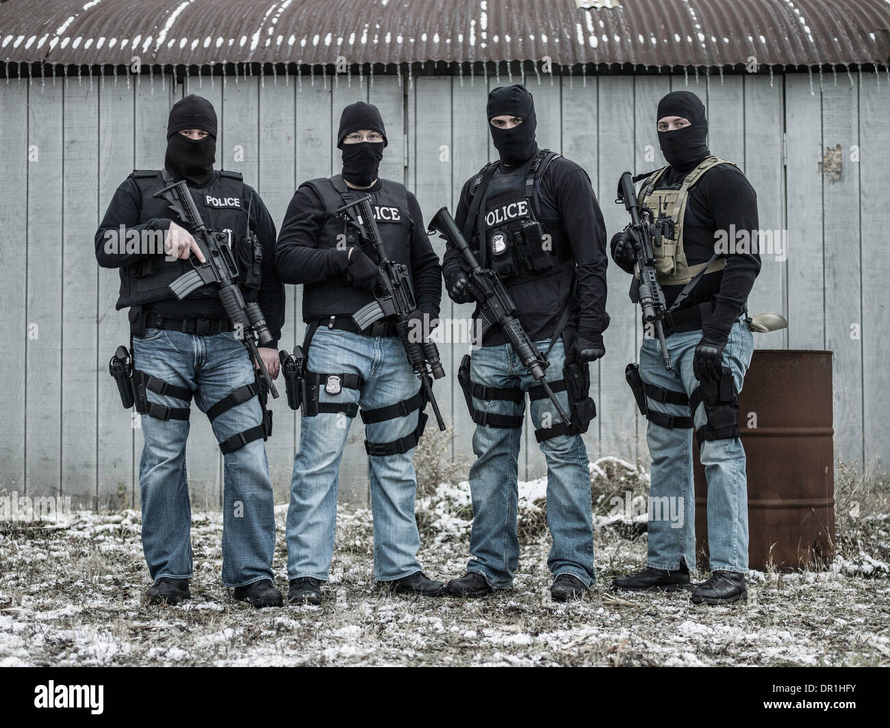 Polizei-Scharfschützen im freien zusammenstehen Stockfoto