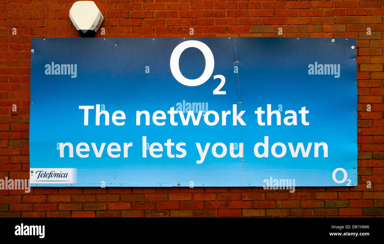 O2 Netz Werbung Melden Logo Das Netzwerk Die Nie Sie Im Stich Lasst Wales Uk Kathy Dewitt Stockfotografie Alamy