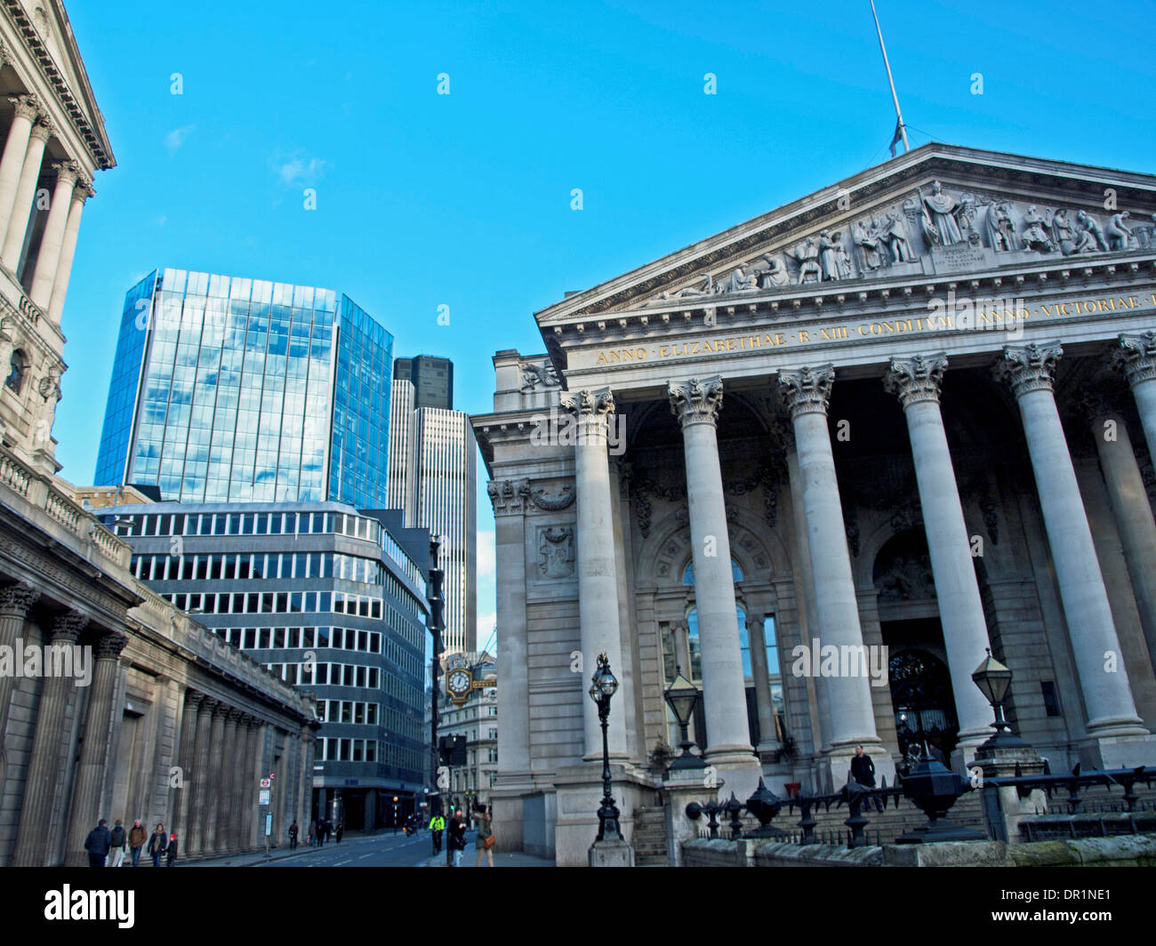 Hauptsitz der Bank von England zeigen die Börsenhochhaus und der Royal Exchange, City of London, England, UK Stockfoto