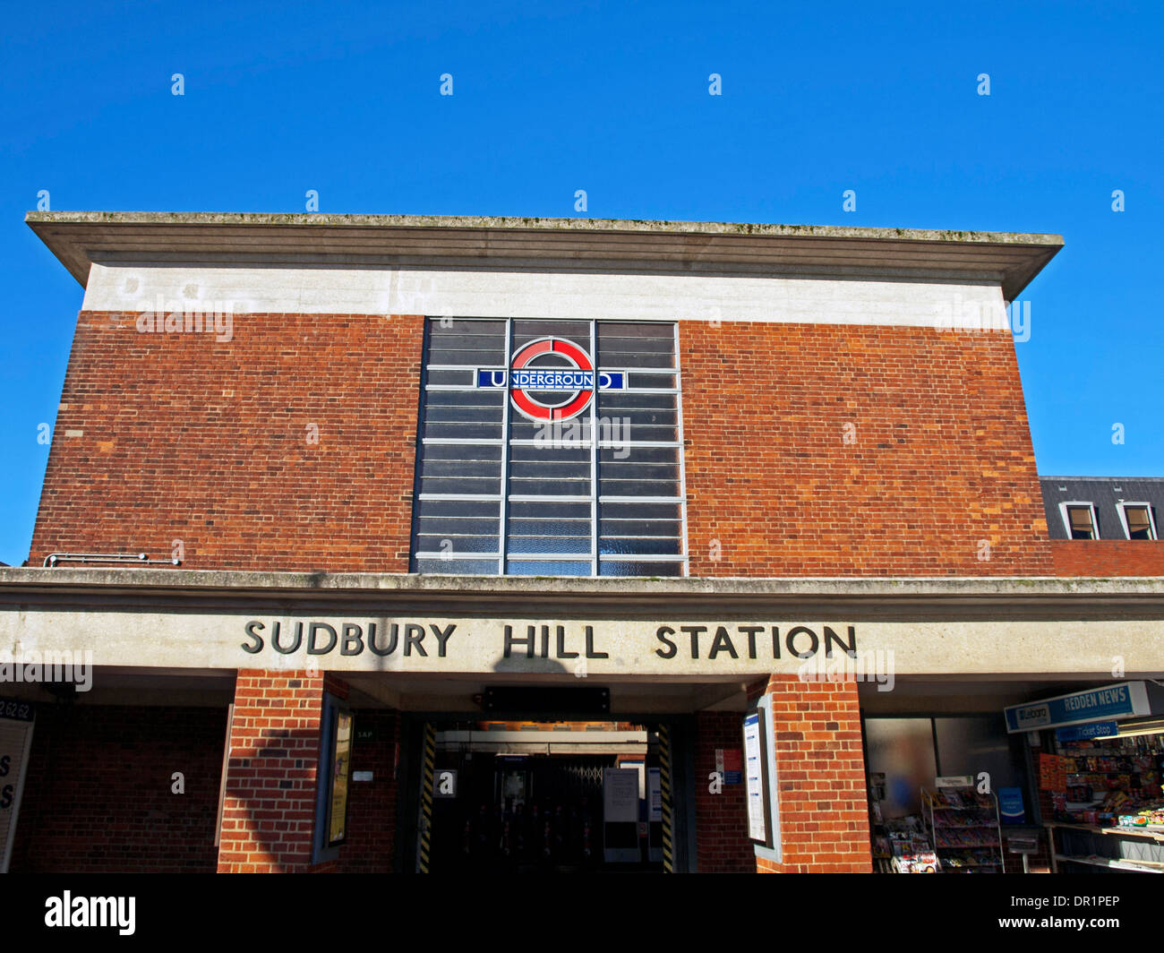 Außenseite des Sudbury Hill u-Bahnstation, entworfen von Charles Holden, London, England, Vereinigtes Königreich Stockfoto