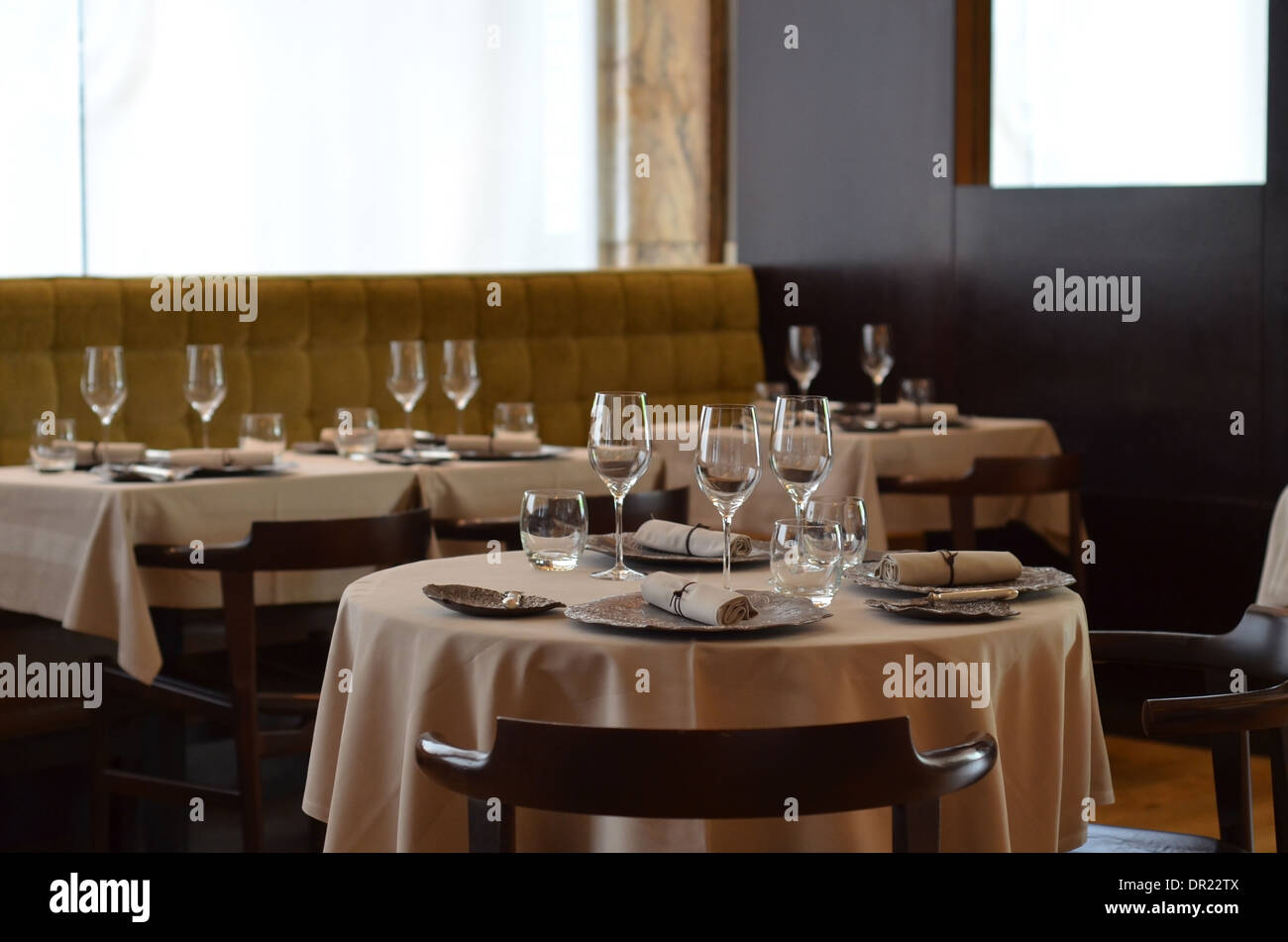 Auf gedeckten Tisch im Club Gascon, spielte ein Michelin französische Gourmetrestaurant in der City of London Stockfoto