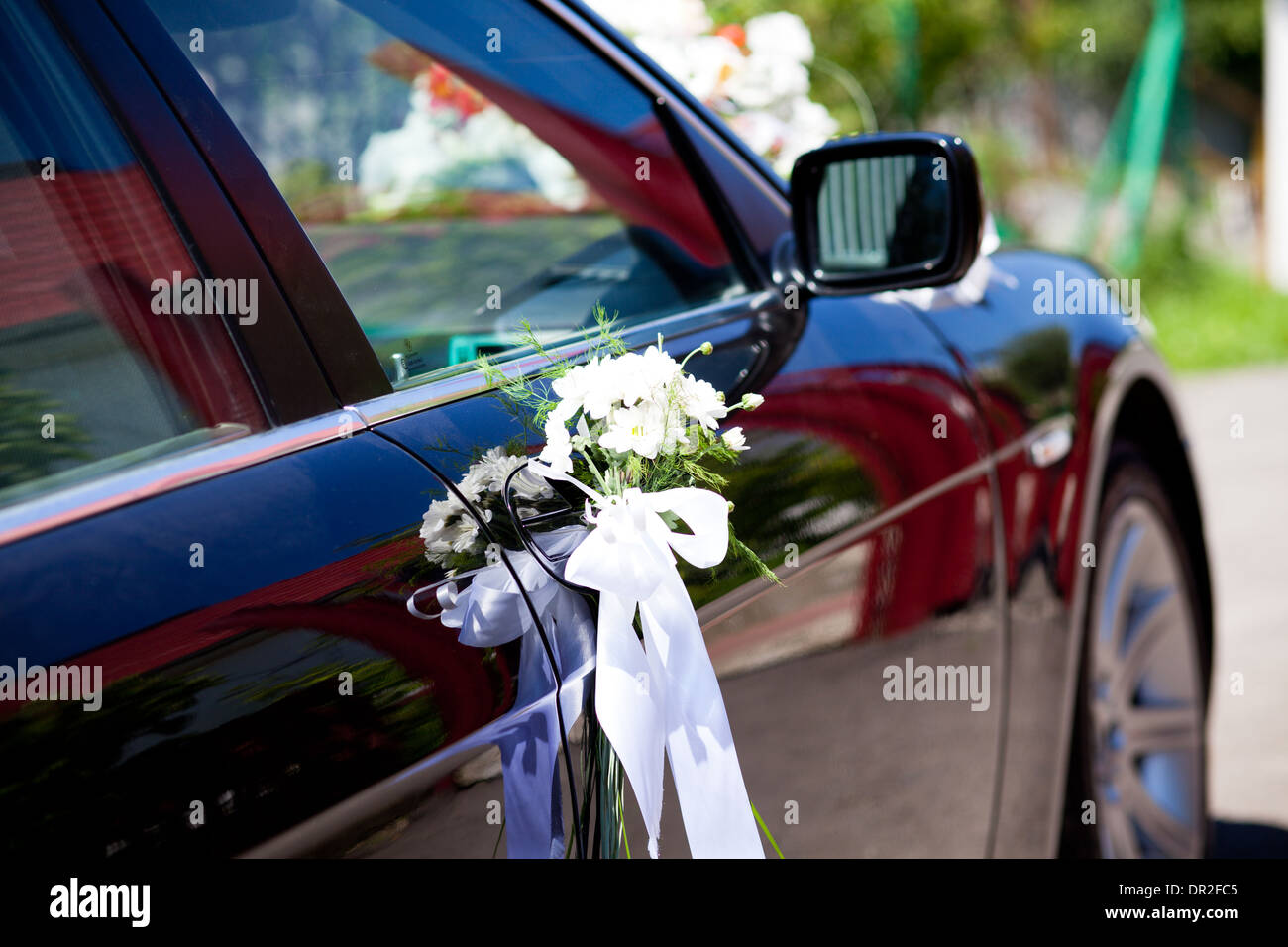 Hochzeitsdekoration auf einem Auto Stockfotografie - Alamy