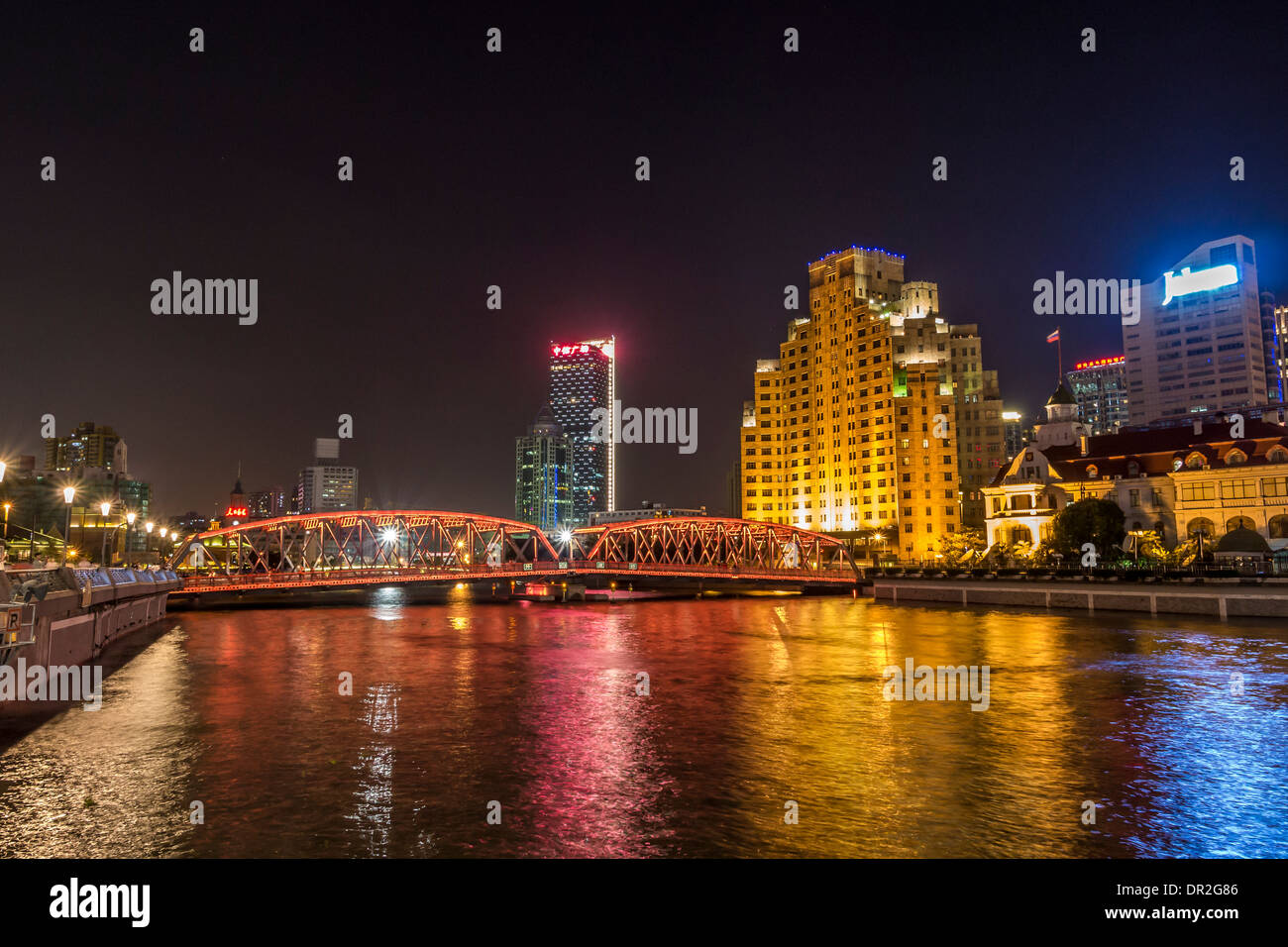 Nachtansicht der Waibaidu Brücke, Shanghai, China Stockfoto