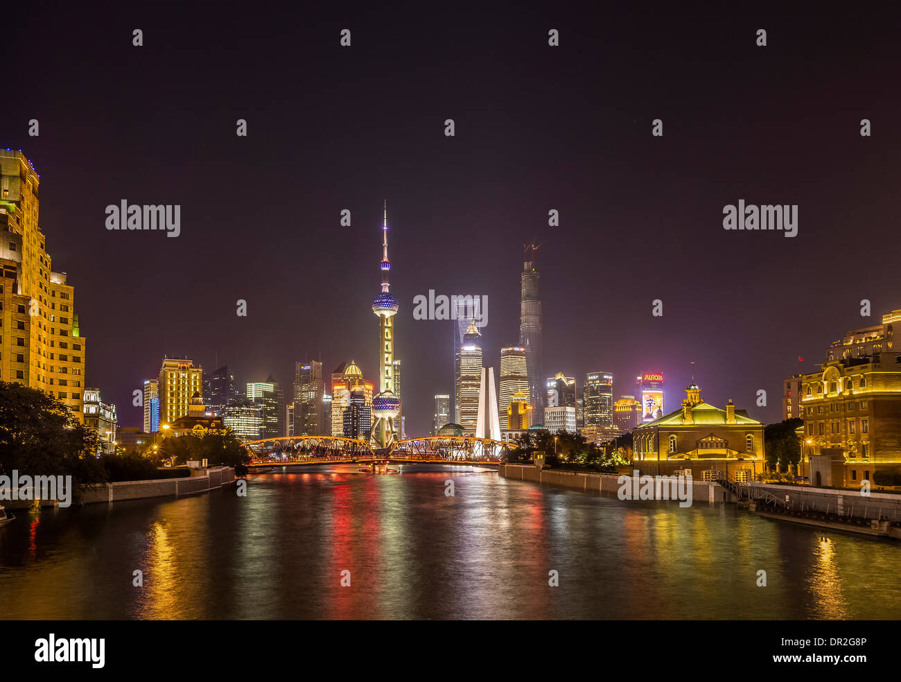 Nachtansicht der Waibaidu Brücke, Shanghai, China Stockfoto