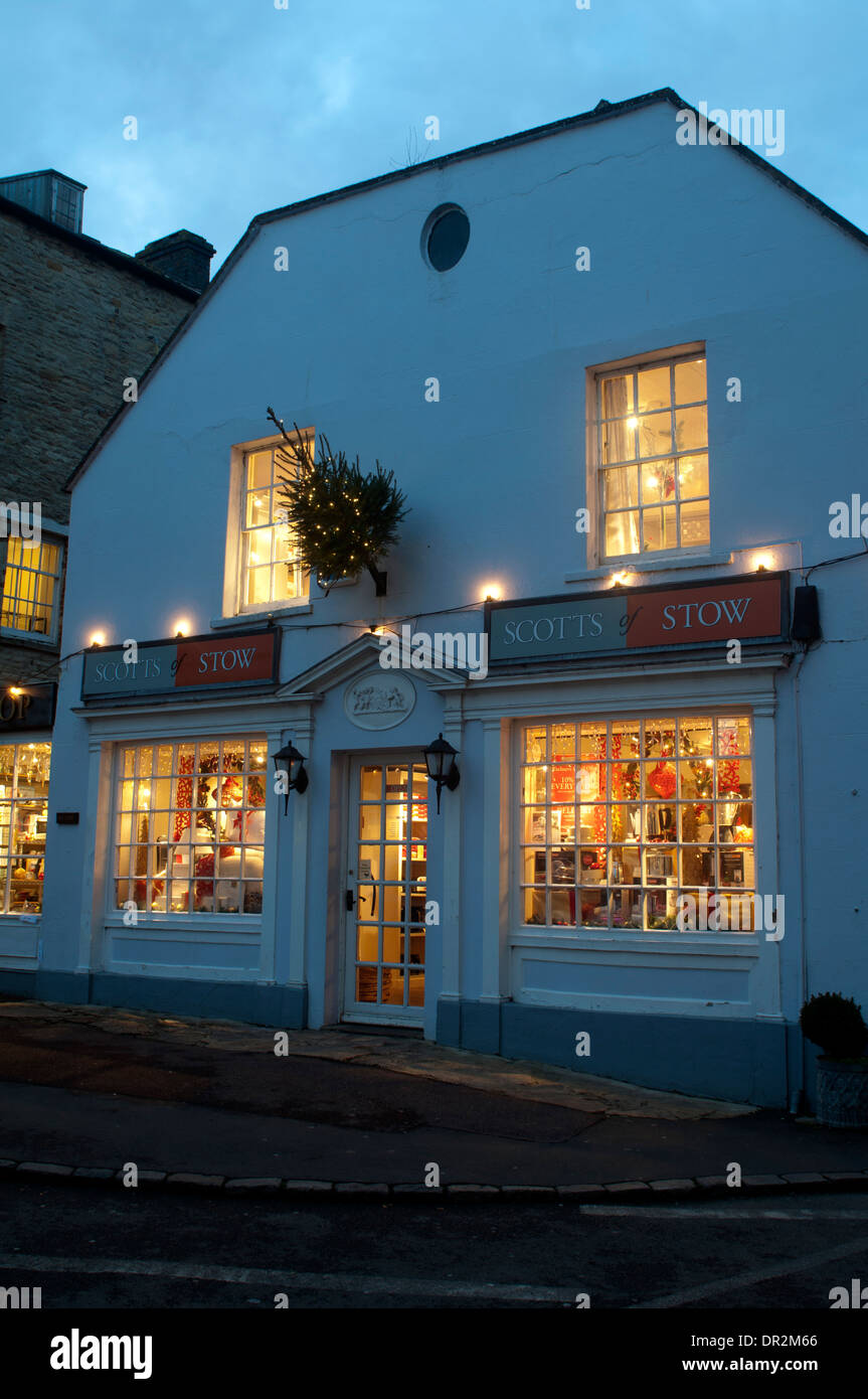 Scotts Stow Shop an Weihnachten, Marktplatz, Stow-on-the-Wold, Gloucestershire, UK Stockfoto