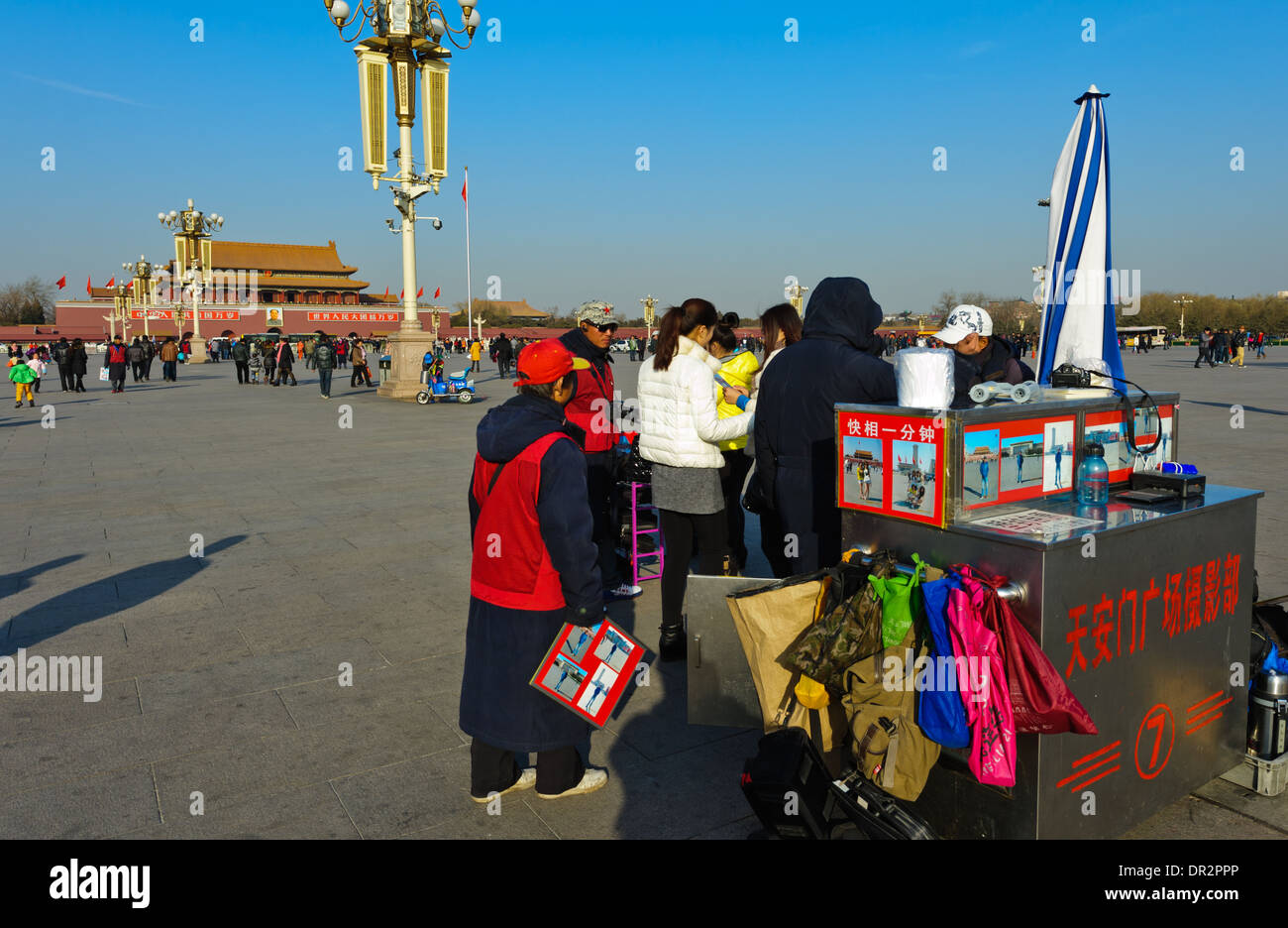 Foto-Stand auf dem Tiananmen-Platz. Peking, China Stockfoto