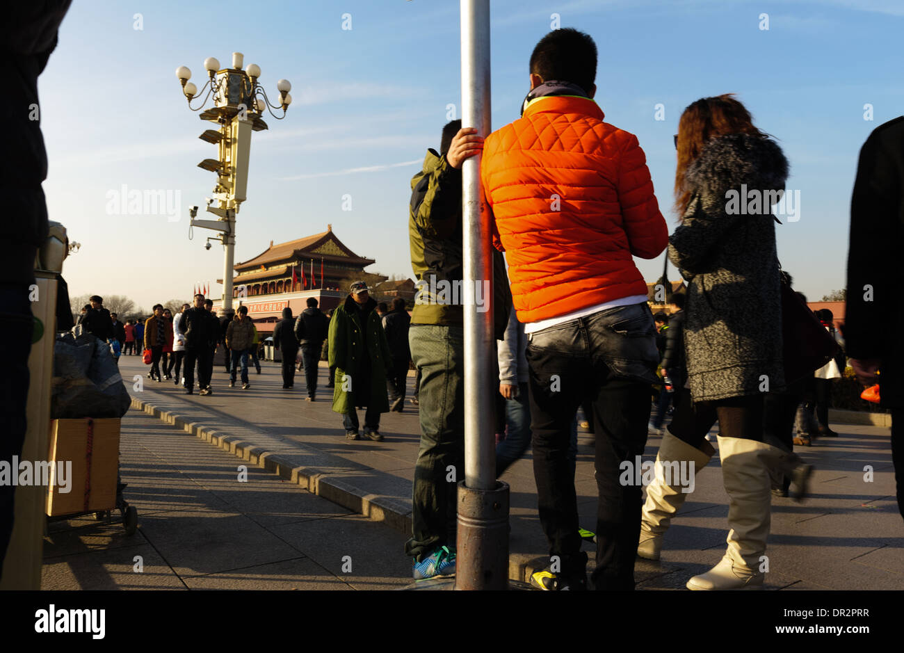 Massen vor dem Tor des himmlischen Friedens am Platz des himmlischen Friedens. Peking, China Stockfoto