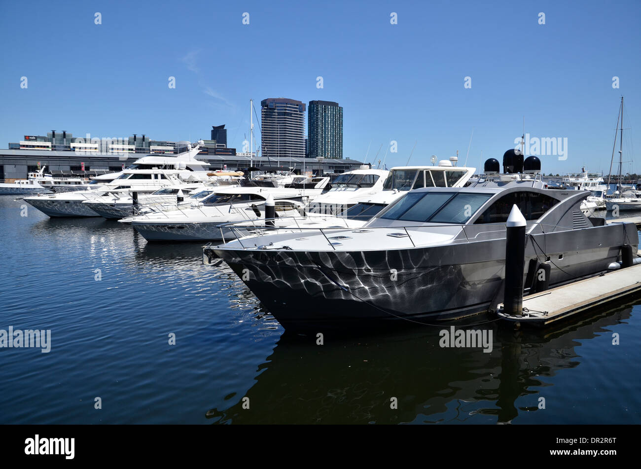 Luxus-Yachten ankern in Melbourne Docklands Stockfoto