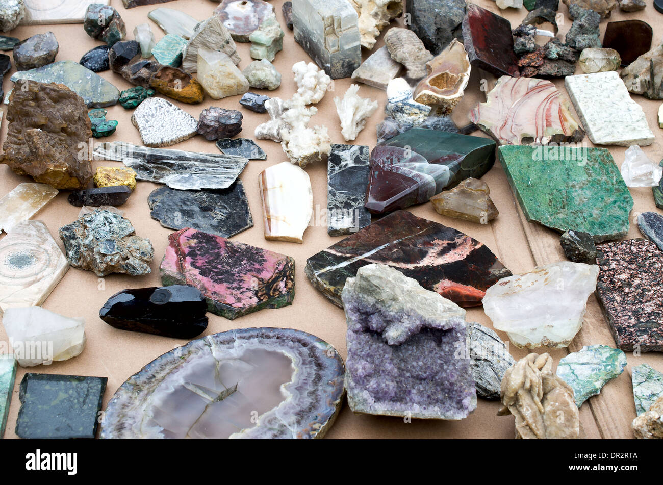 Sammlung von Halbedelsteinen und Mineralien Stockfoto