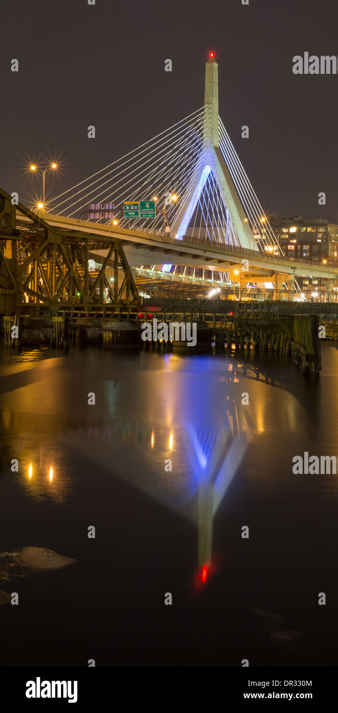 Ein Schuss von Zakim Brücke in Boston, MA, Vereinigte Staaten Stockfoto
