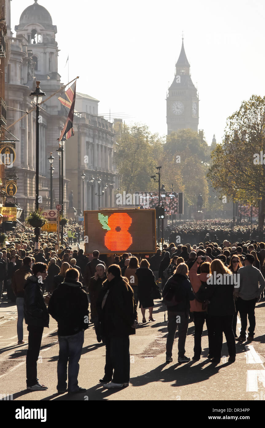 Remembrance Day Masse statt in Whitehall während einer Zeremonie Gedenken Sonntag London England Vereinigtes Königreich UK Stockfoto