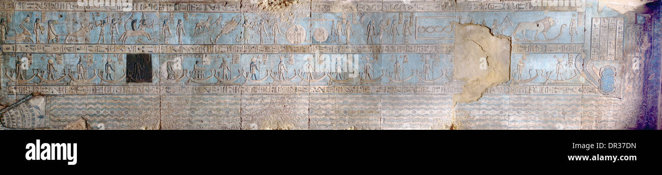 Volle Panorama des westlichen rechteckige Tierkreises in Dendera Tempel für die Göttin Hathor in Qena, Ägypten Stockfoto