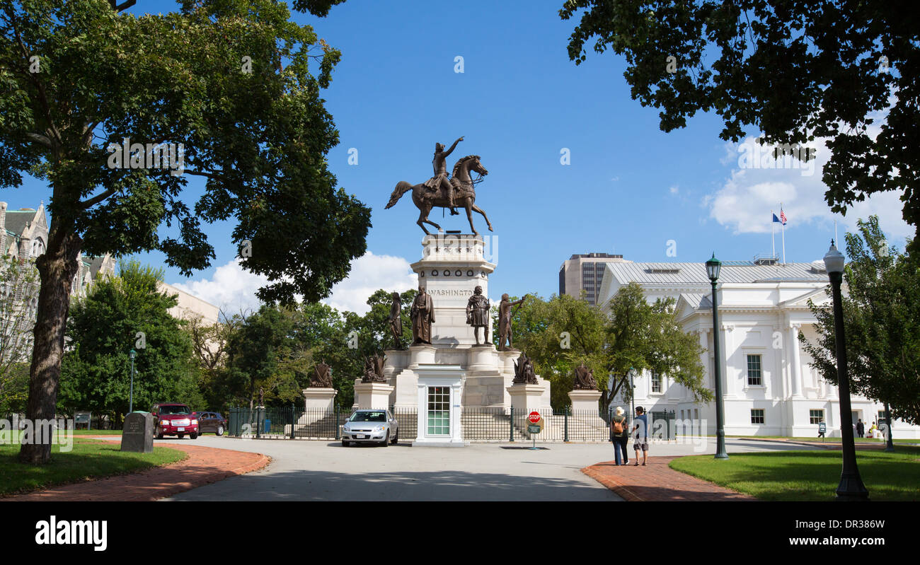 George Washington-Statue neben der Landeshauptstadt Virginia in Richmond Stockfoto