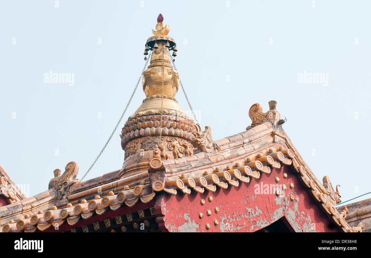 Dachdetails in Yonghe-Tempel, auch bekannt als Yonghe Lamasery oder einfach Lama-Tempel in Peking, China Stockfoto