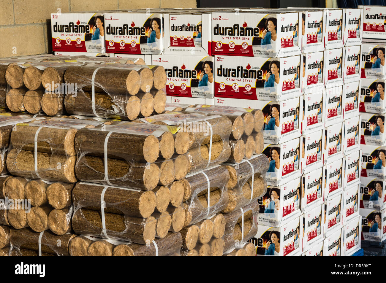 Paletten aus gepresstem Holz als Brennstoff aus Sägemehl für hergestellt in Heizungshäuser verwenden.  Sandy, Oregon Stockfoto