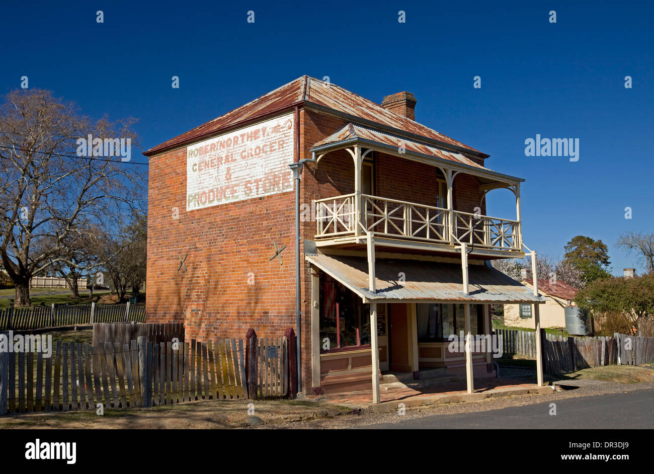 verdoppeln Sie 19. Jahrhunderts stöckiges Gebäude - Gemischtwarenladen - im historischen Dorf von Hill End, touristische Attraktion in der Nähe von Bathurst NSW Aust Stockfoto