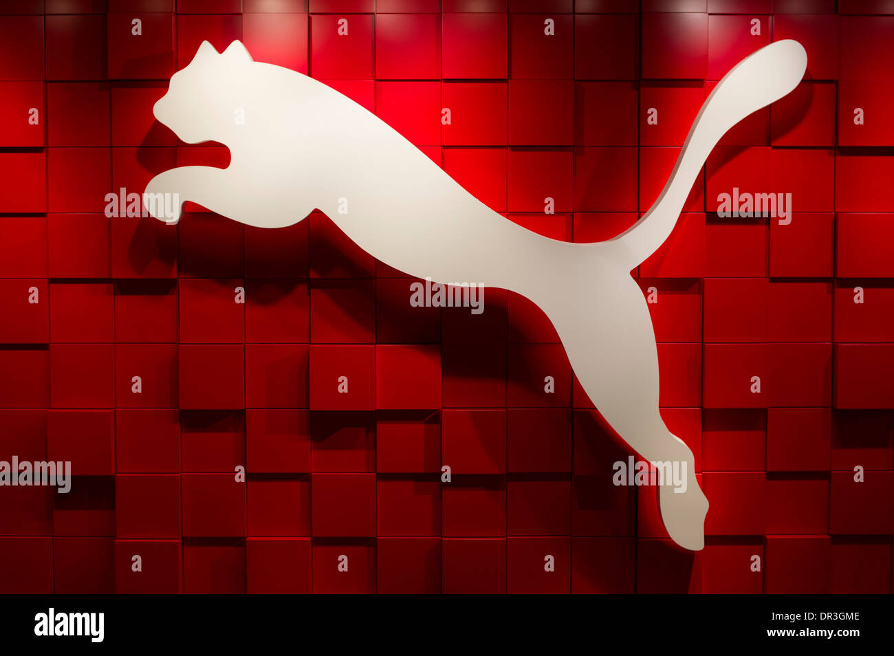 Puma shop logo -Fotos und -Bildmaterial in hoher Auflösung – Alamy