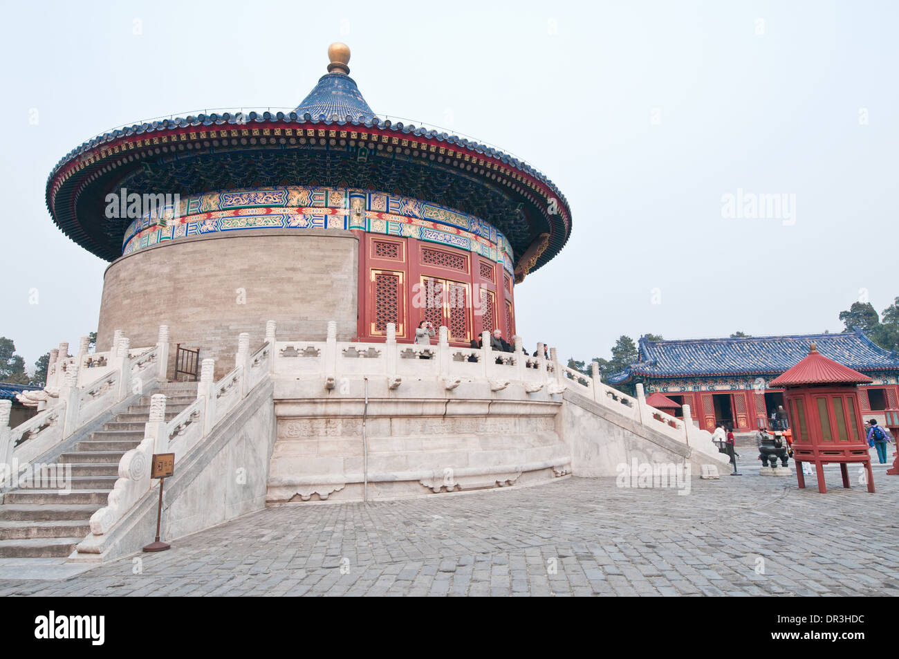 Die kaiserlichen Gewölbe des Himmels Rundbau auf Marmor Steinsockel in taoistischen Tempel des Himmels, Chongwen District Beijing, China Stockfoto