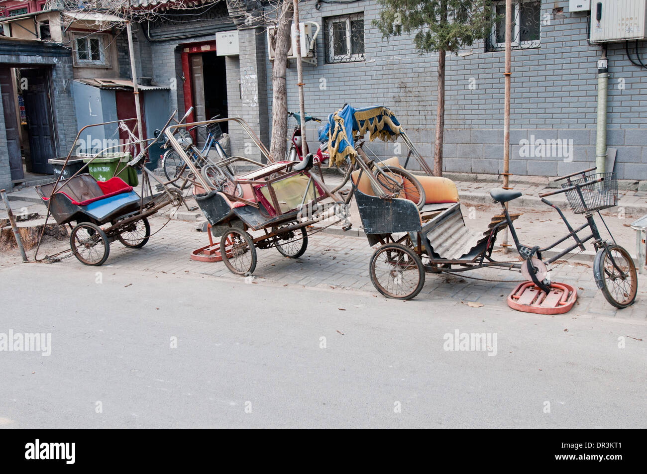 Damged Fahrradrikschas in Hutong, Peking, China Stockfoto
