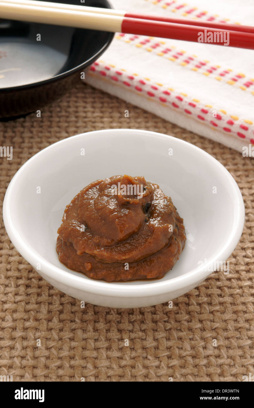 Miso Sojabohnen Paste für die Japanische Miso Suppe Stockfoto