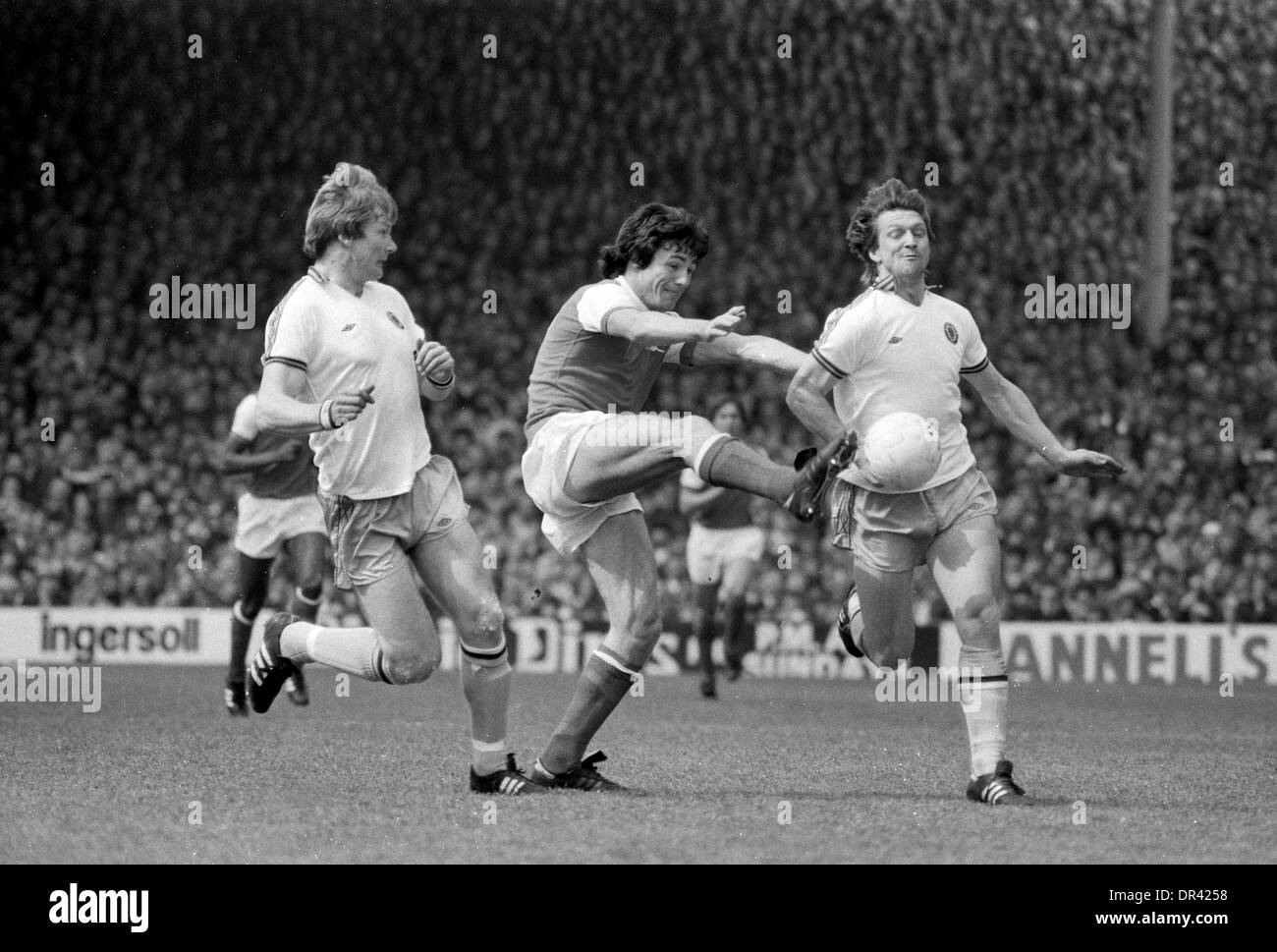 ARSENAL V ASTON VILLA in HIGHBURY 2. Mai 1981 Ken McNaught, Frank Stapleton spielt sein letzte Spiel für Arsenal und Kenny Swain Stockfoto