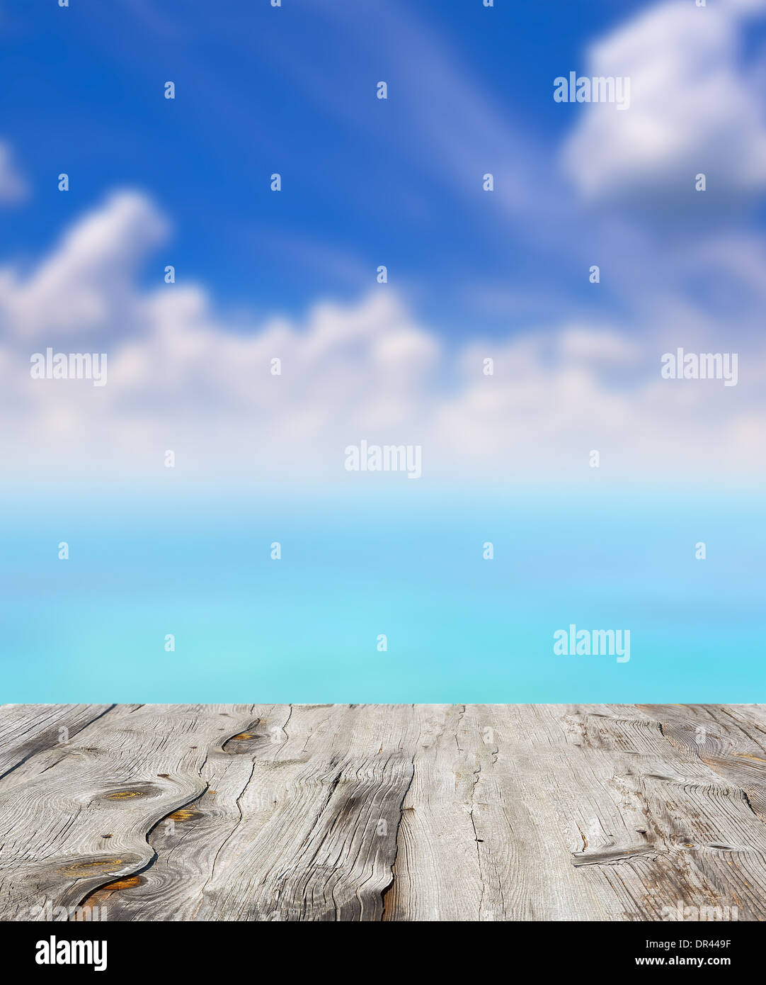 Holz, blaues Meer und Himmel Hintergrund Stockfoto