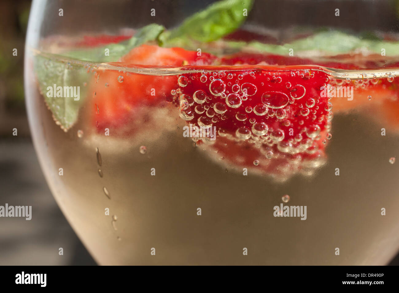Basilikum und Erdbeer drink Stockfoto