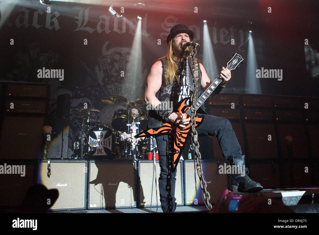 4. April 2009 - Toronto, Ontario, Kanada - ZAKK WYLDE von Black Label Society führt eines ihrer Lieder auf den Sound Academy in Toronto. (Kredit-Bild: © Steve Dachgaube/Southcreek EMI/ZUMA Press) Stockfoto