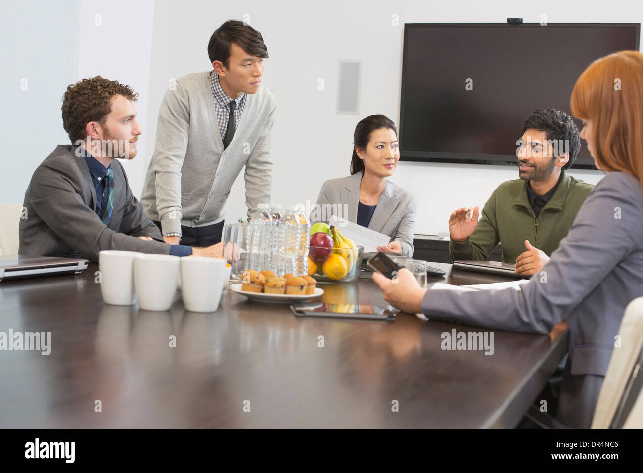 Business-Leute reden in treffen Stockfoto