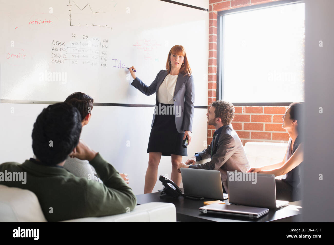 Business-Leute reden in treffen Stockfoto