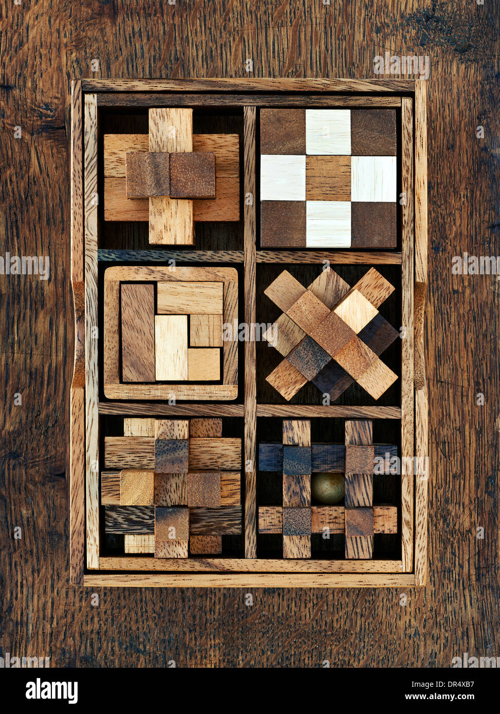 Holzspielzeug-Blöcke in box Stockfoto