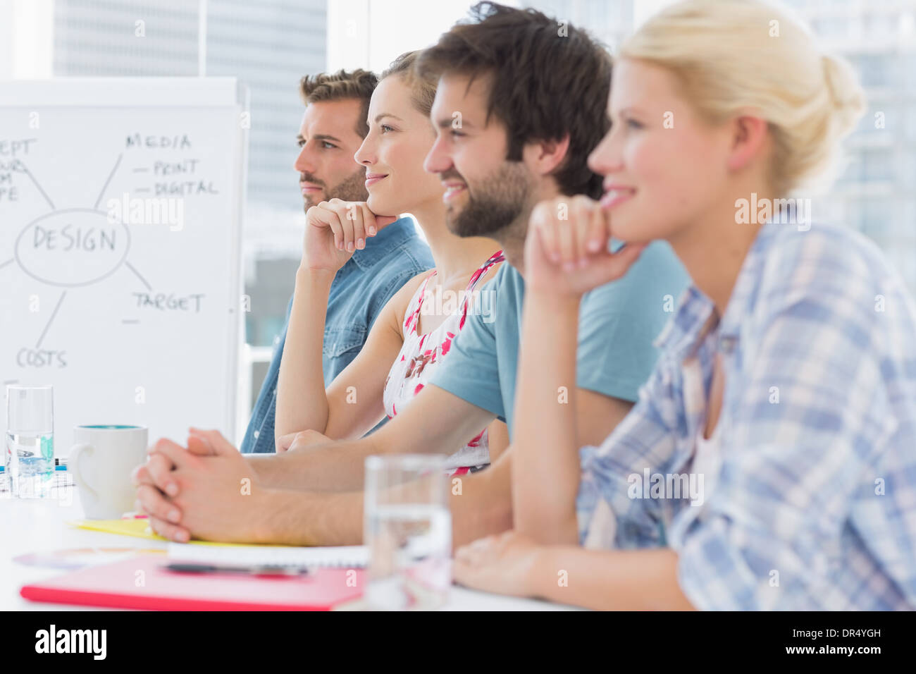 Mode-Designer Entwürfe diskutieren Stockfoto