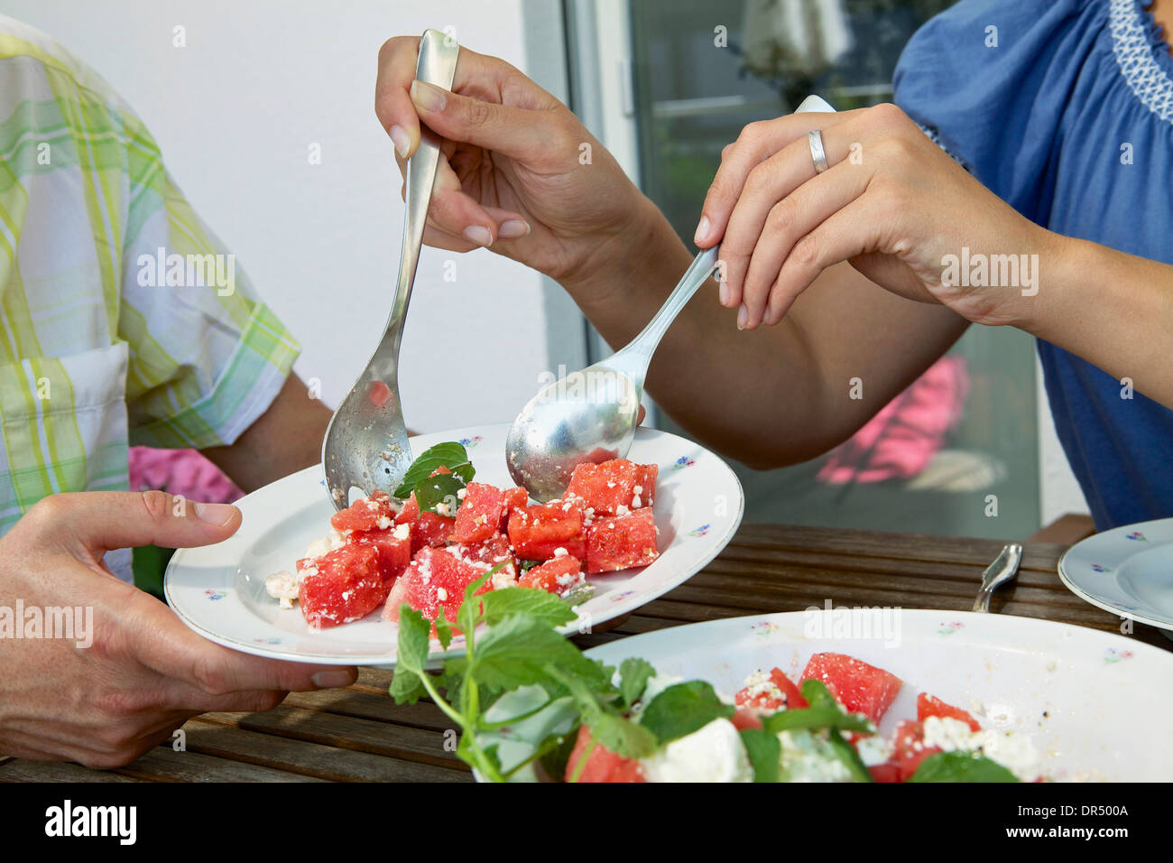 Paar-Essen-Melonen-Salat Stockfoto