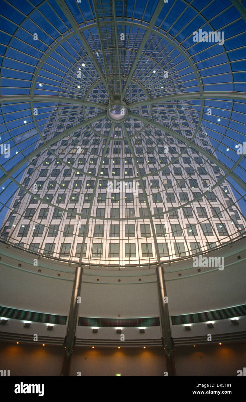 Der Canary Wharf Tower, bald nach ihrer Fertigstellung in den frühen 1990er Jahren gesehen. Stockfoto
