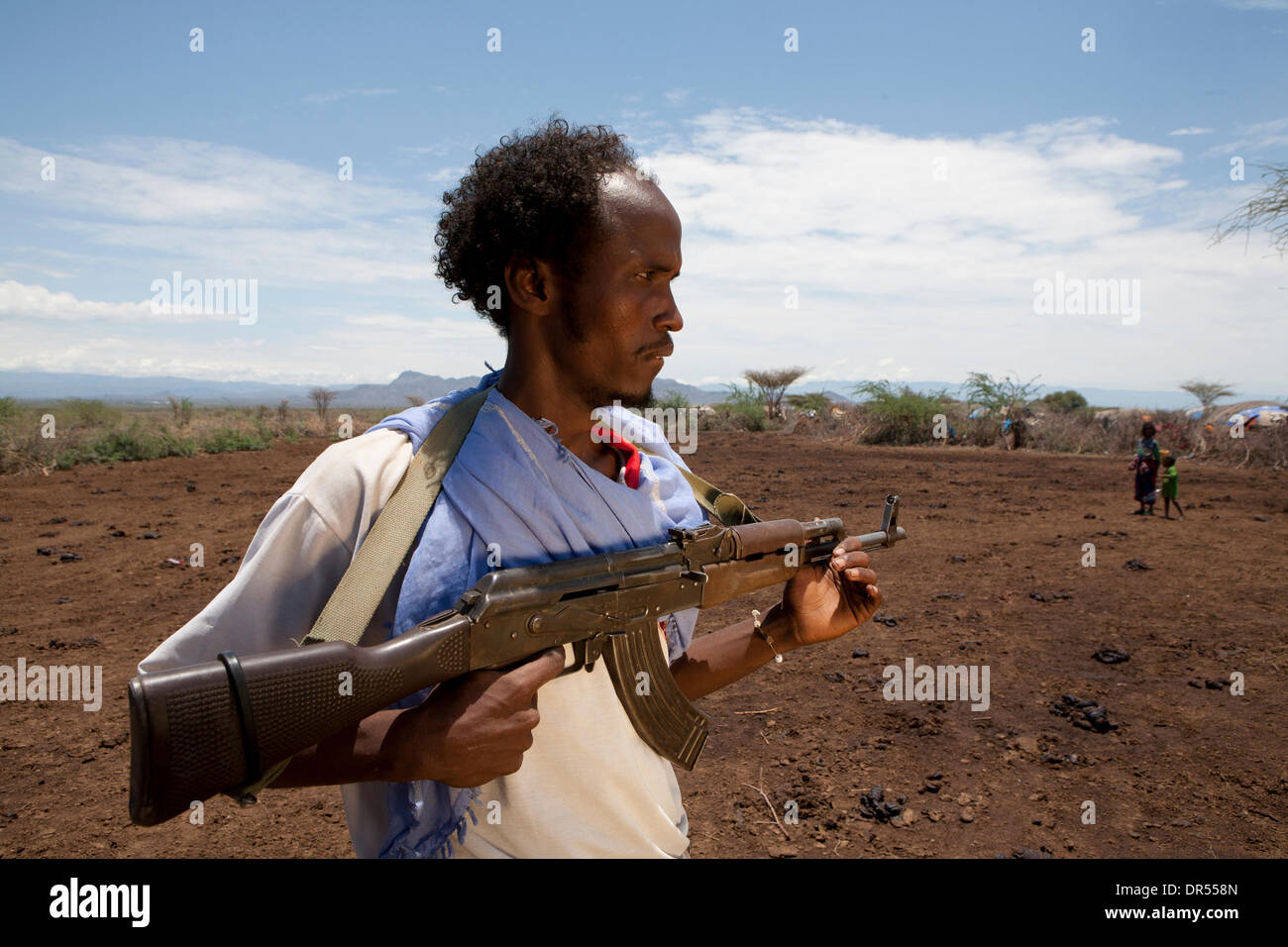 bewaffneten jungen Mann des Stammes Afari in Awash, Harar, Äthiopien Stockfoto