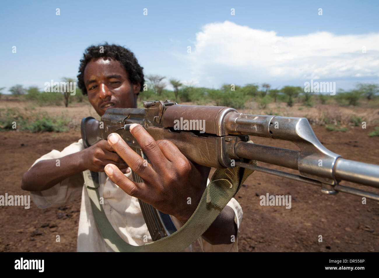 bewaffneten jungen Mann des Stammes Afari in Awash, Harar, Äthiopien Stockfoto