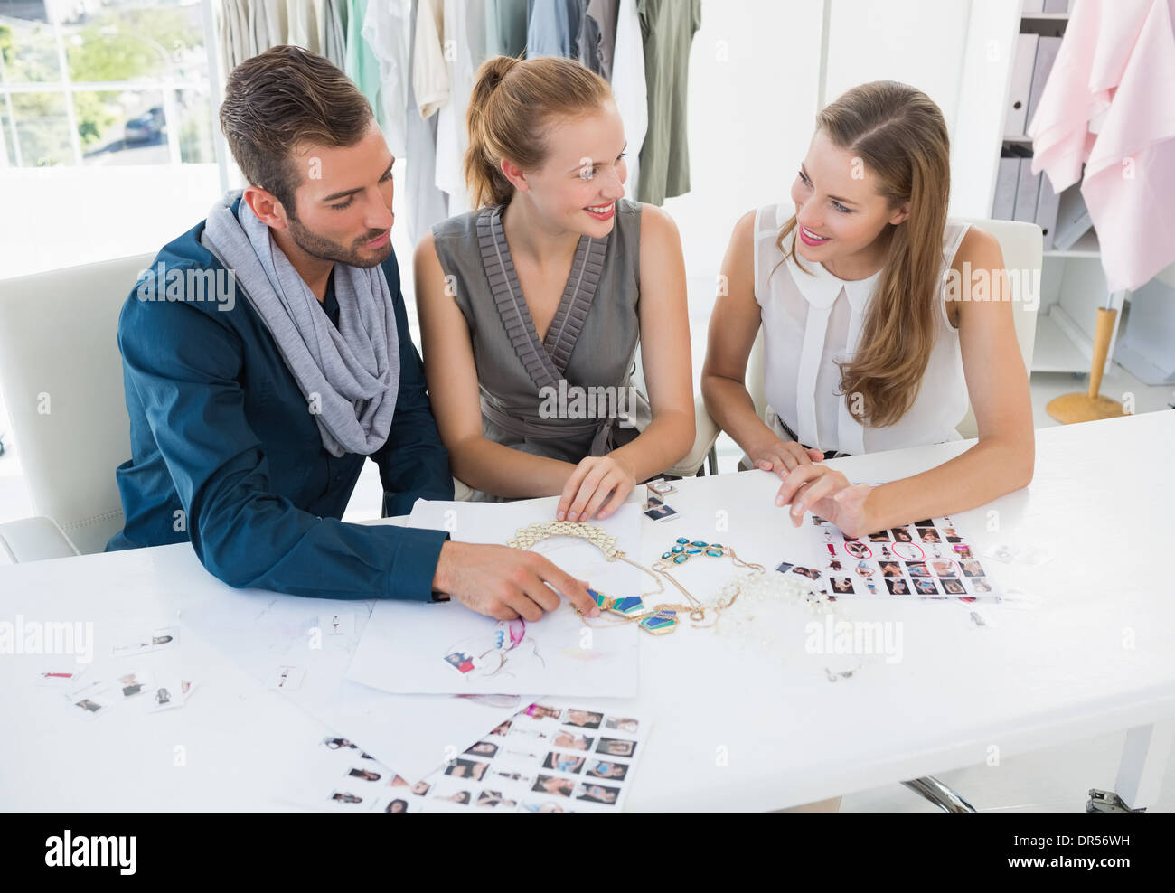 Drei Entwürfe diskutieren Modedesigner Stockfoto