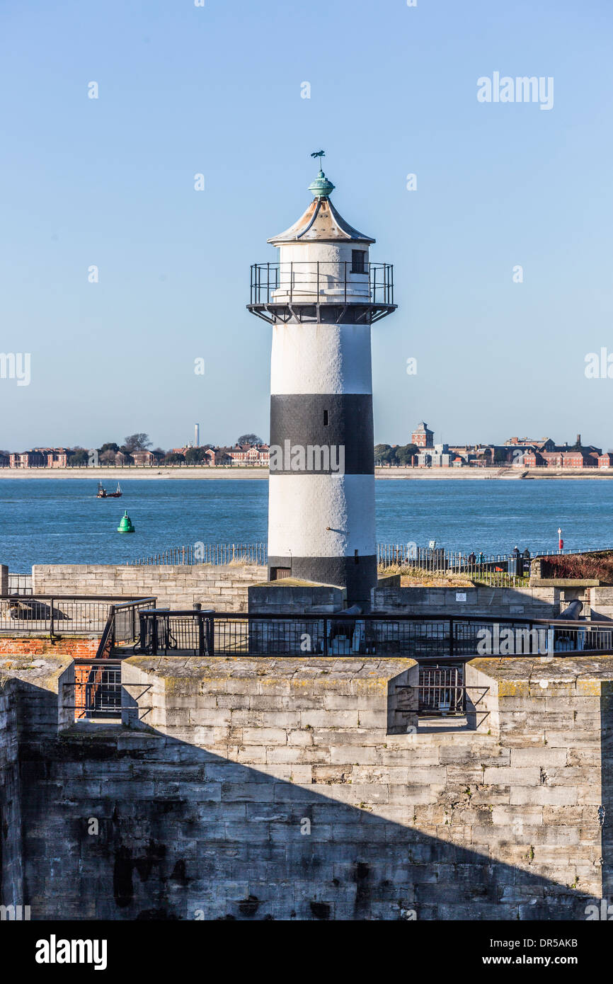 Schwarzen & weißen Leuchtturm in Southsea Castle, Portsmouth, Hampshire, UK Stockfoto