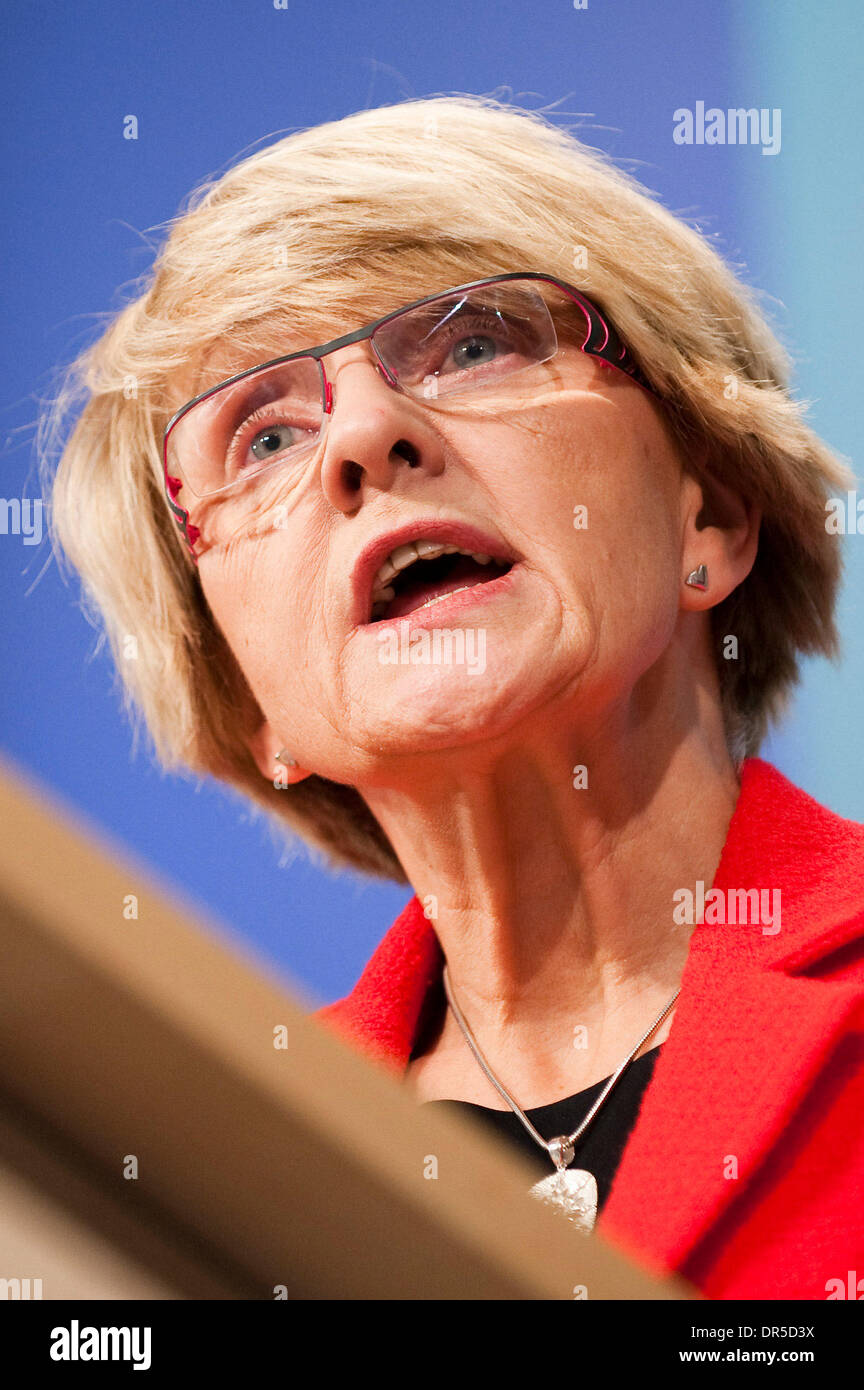 4. Februar 2009 - Brüssel, Belgien - EU-Kommissarin für Regionalpolitik DANUTA HUEBNER Polens, hält eine Pressekonferenz auf der Ausführung des Haushaltsplans der EU 2008 am Sitz der Europäischen Kommission in Brüssel, Belgien am 2009-02-04. (Kredit-Bild: © Wiktor Dabkowski/ZUMA Press) Stockfoto