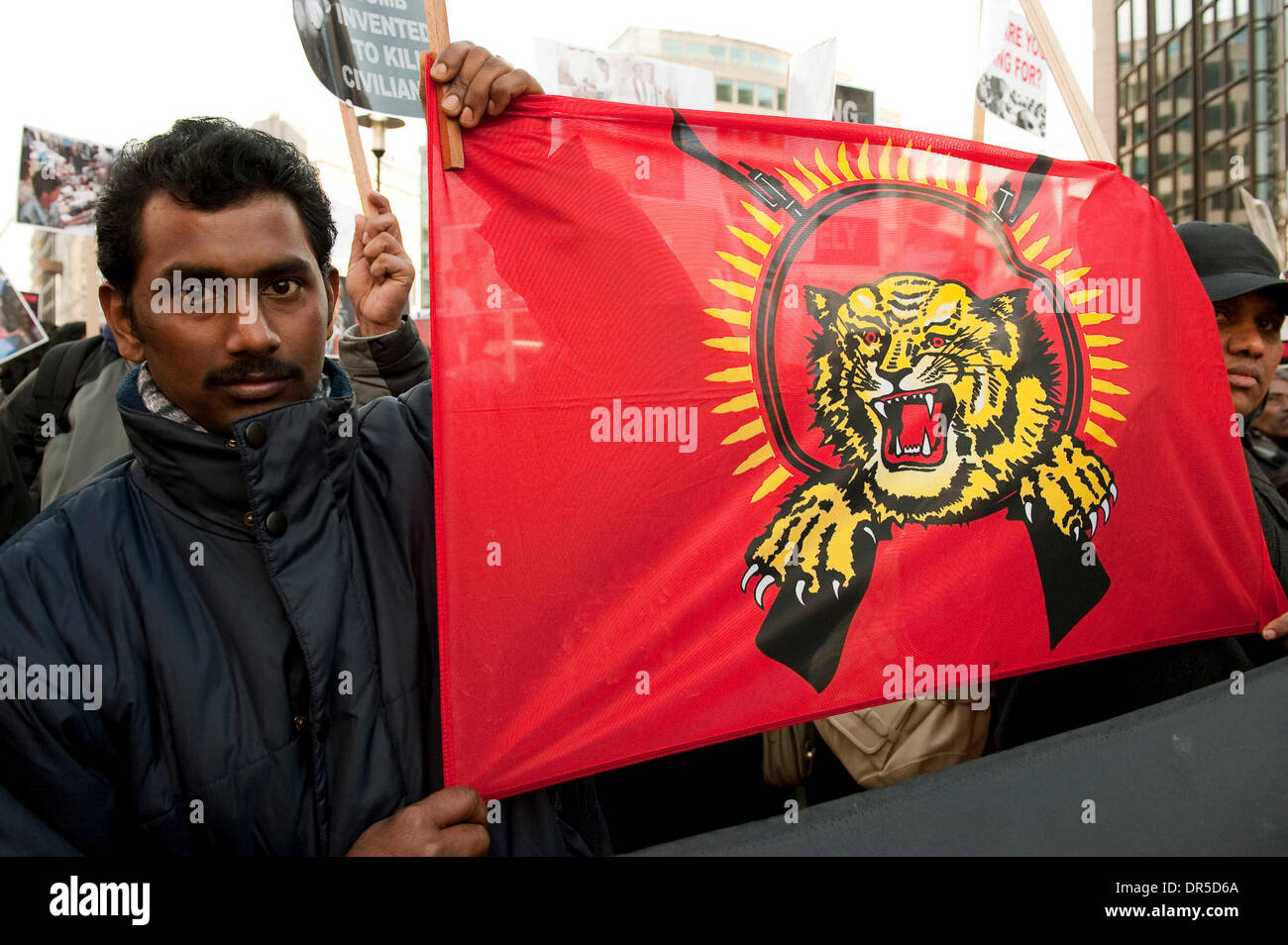 6. Februar 2009 am Hauptsitz in Brüssel, Belgien - Brüssel, Belgien - Demonstration über die Notlage der Tamilen in Sri Lanka vor EU. Sri Lankas Vierteljahrhundert Krieg Rast ein Ende wie das Militär auf dem letzten Stück Land die separatistischen schließt Tamil Tigers zu kontrollieren. US-Außenministerin Hillary Clinton und ihrem britischen Amtskollegen, Außenminister David Miliband, ich Stockfoto