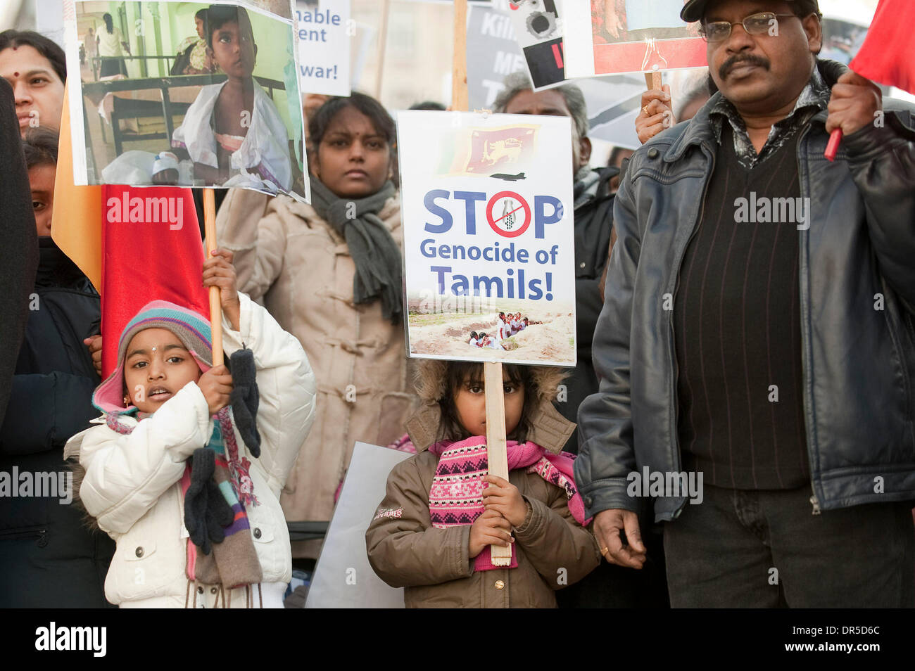 6. Februar 2009 am Hauptsitz in Brüssel, Belgien - Brüssel, Belgien - Demonstration über die Notlage der Tamilen in Sri Lanka vor EU. Sri Lankas Vierteljahrhundert Krieg Rast ein Ende wie das Militär auf dem letzten Stück Land die separatistischen schließt Tamil Tigers zu kontrollieren. US-Außenministerin Hillary Clinton und ihrem britischen Amtskollegen, Außenminister David Miliband, ich Stockfoto