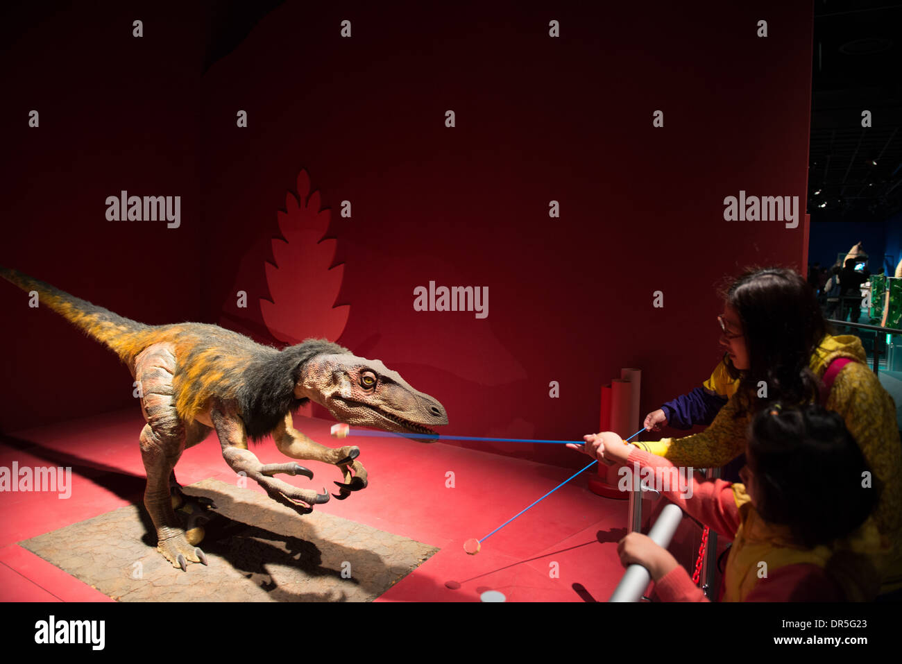 Modell Dinosaurier in Lebensgröße auf dem Bildschirm im Science Museum in Hongkong. Stockfoto