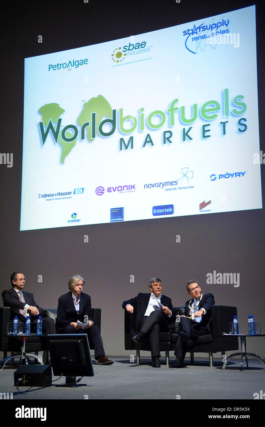 17. März 2009 - Brüssel, Belgien - BOB GELDOF (2 L) und ehemaliger CEO von BP, LORD BROWNE (R) bei Biokraftstoffen Märkte Weltkongress. (Kredit-Bild: © Wiktor Dabkowski/ZUMA Press) Stockfoto
