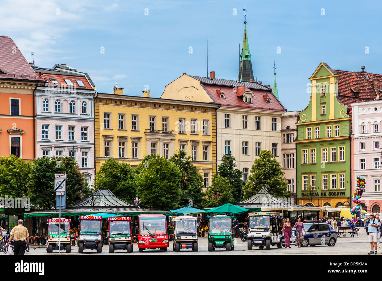 Elektrische touristischen Buggys im Breslauer Platz Salzmarkt oder Plac Solny. Stockfoto