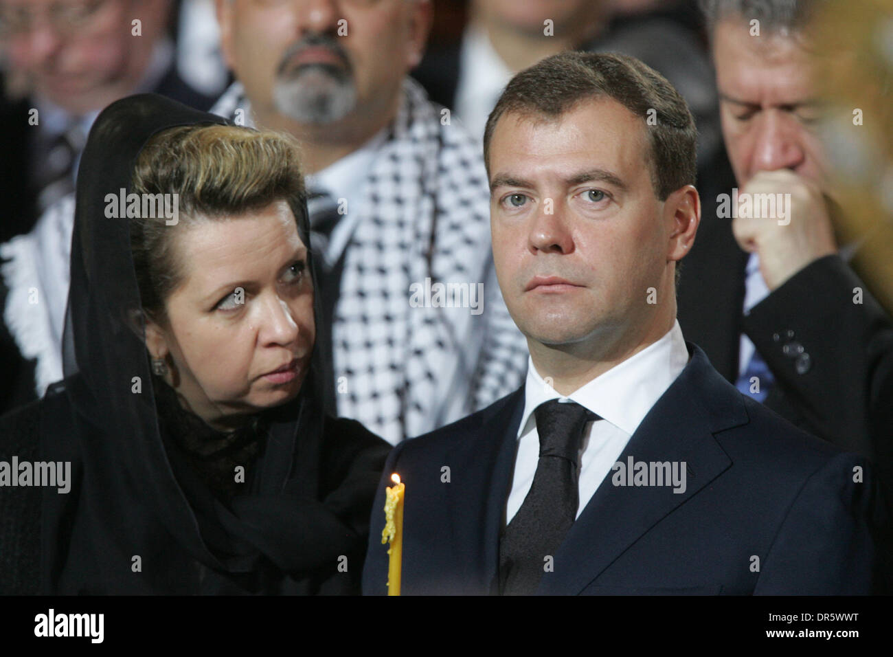 9. Dezember 2008 - Moskau, Russland - President of Russia DMITRY MEDVEDEV (R) und seine Ehefrau SWETLANA MEDWEDEWA (L) an der Trauerfeier für Patriarch Alexy II in Christ-Erlöser-Kathedrale in Moskau. (Kredit-Bild: © PhotoXpress/ZUMA Press) Einschränkungen: * Nord- und Südamerika Rechte nur * Stockfoto