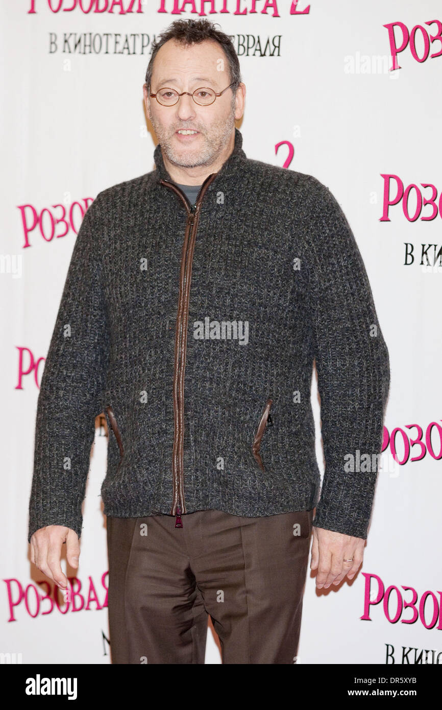 Jean Reno bei PINK PANTHER 2 Moskau Premiere. Stockfoto